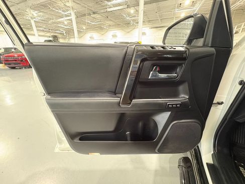 Used 2020 Toyota 4Runner Nightshade AWD/4WD image 38