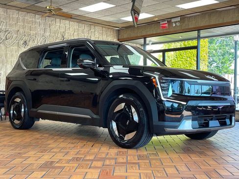 Used 2024 Kia EV9 Wind image 11