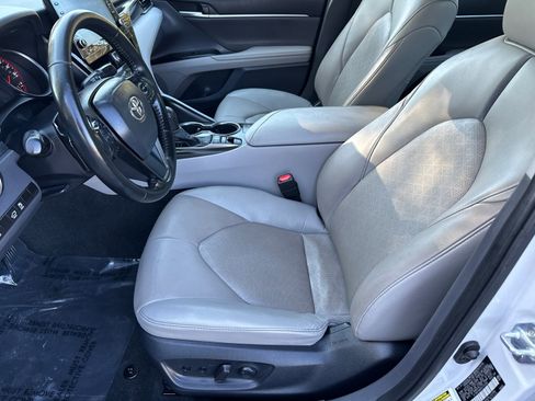 Used 2023 Toyota Camry XSE image 9