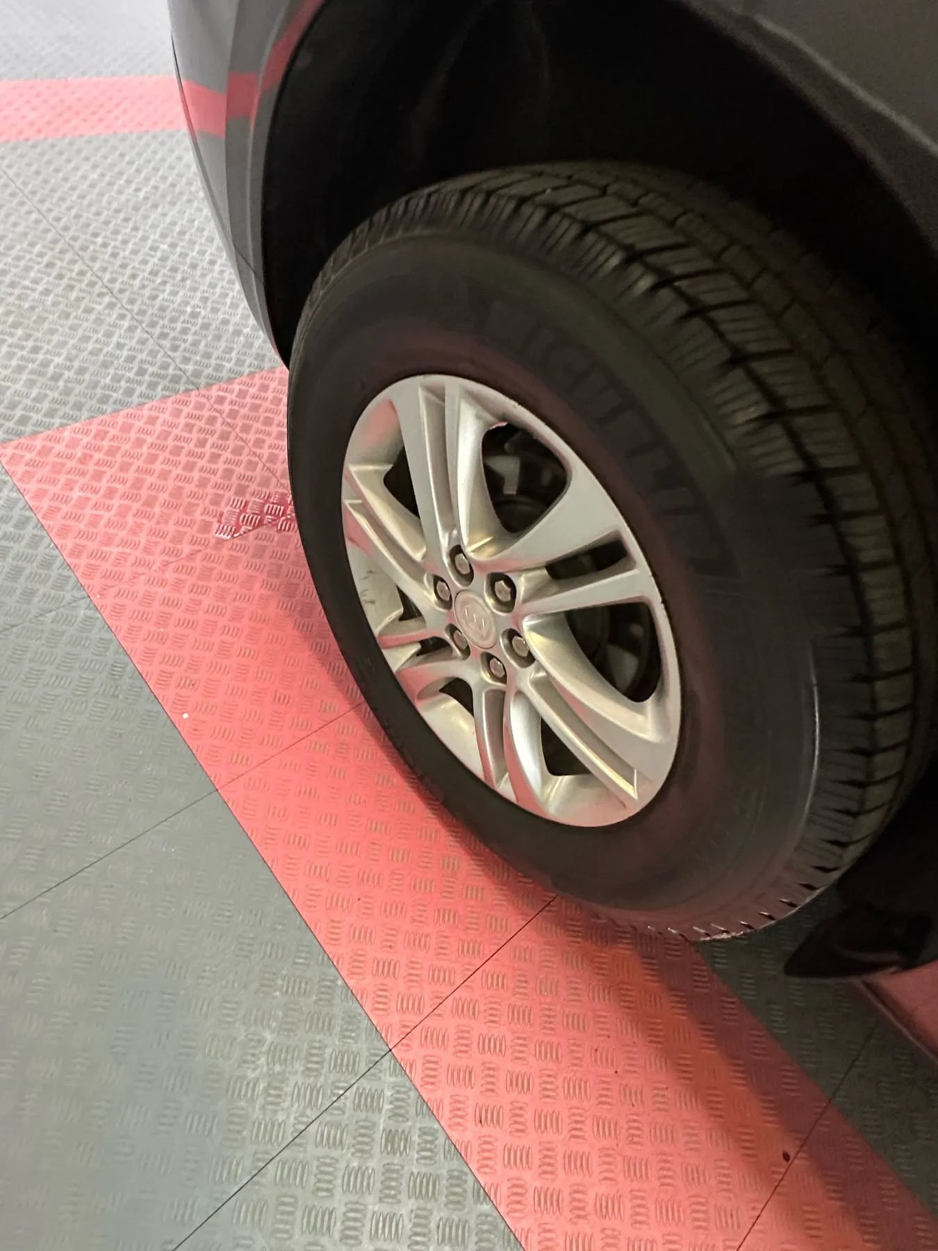 Used 2018 Buick Enclave Essence FWD image 36