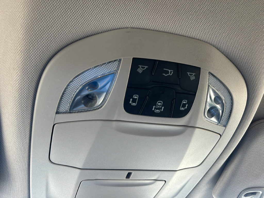 Used 2024 Chrysler Pacifica Touring-L FWD image 27