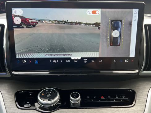 Used 2025 Ford Expedition Platinum AWD/4WD image 28