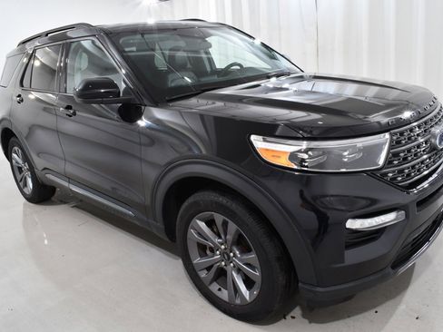 Used 2023 Ford Explorer XLT w/ Equipment Group 202A image 5