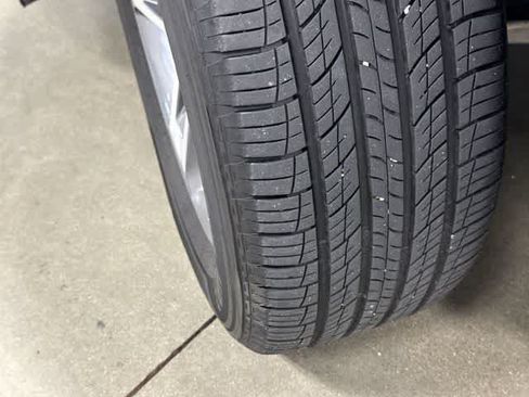 Used 2025 Honda Pilot EX-L image 28