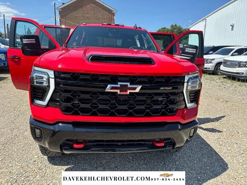 Used 2024 Chevrolet Silverado 2500 ZR2 w/ Technology Package AWD/4WD image 32