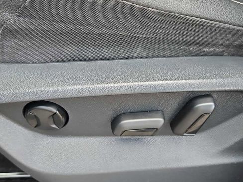 Used 2021 Volkswagen Tiguan SE w/ Panoramic Sunroof Package FWD image 14