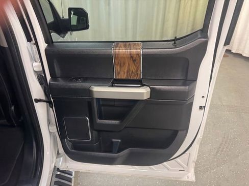 Used 2019 Ford F150 Lariat w/ Equipment Group 502A Luxury AWD/4WD image 34