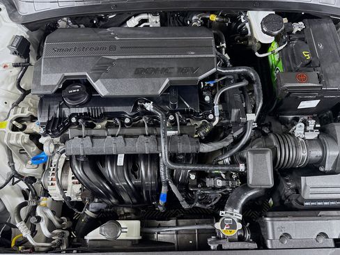 Used 2025 Hyundai Elantra SEL FWD image 39