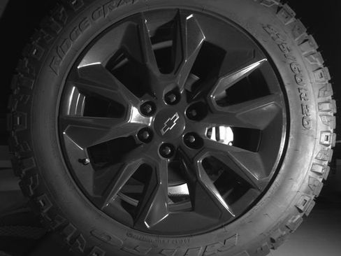 Used 2022 Chevrolet Tahoe Z71 w/ Off-Road Capability Package image 9