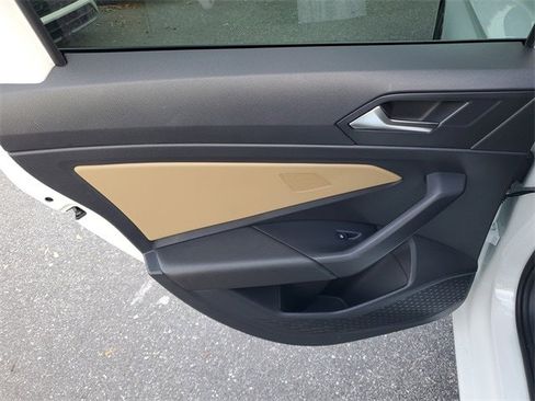 Used 2019 Volkswagen Jetta SEL Premium image 8