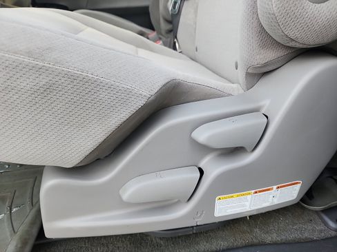 Used 2015 Toyota Sienna LE image 26