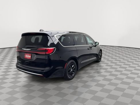 Used 2025 Chrysler Pacifica Select FWD image 37