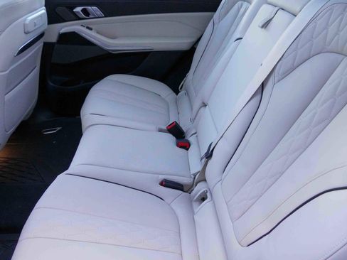 Certified 2026 BMW X7 M60i image 38