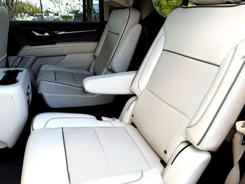 Used 2023 GMC Yukon XL Denali image 23