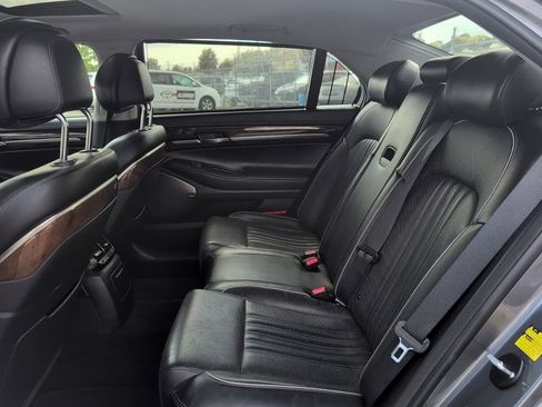 Used 2017 Genesis G90 3.3T Premium RWD image 10