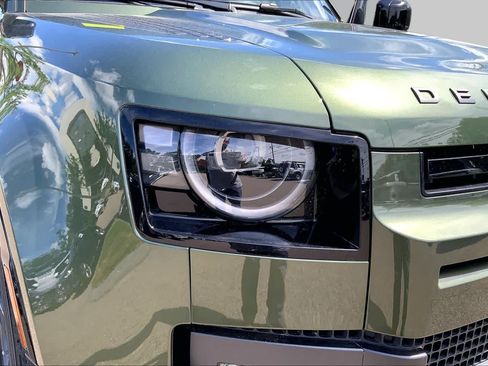 New 2026 Land Rover Defender 110 X-Dynamic SE AWD/4WD image 15