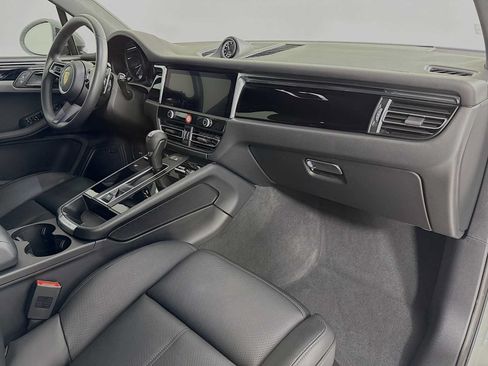 Certified 2026 Porsche Macan AWD/4WD image 30