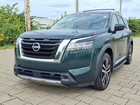 Used 2023 Nissan Pathfinder Platinum w/ Cargo Package AWD/4WD image 2