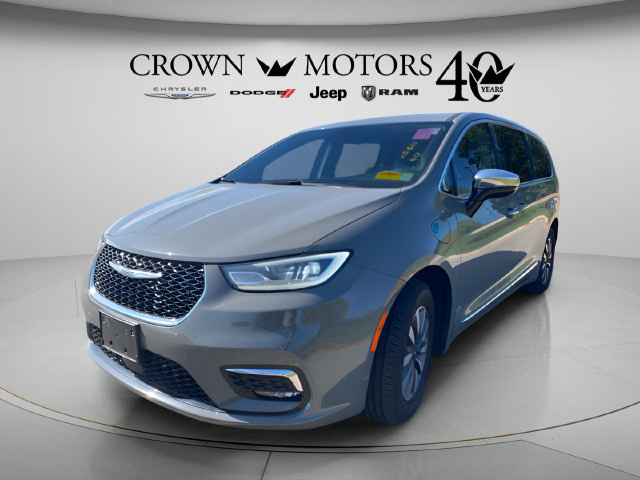 Used 2023 Chrysler Pacifica Limited FWD image 1
