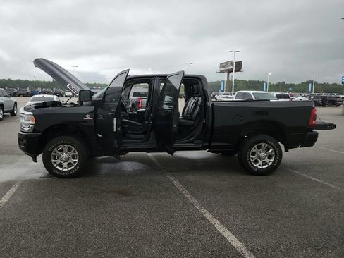 Used 2024 RAM 2500 Laramie w/ Safety Group AWD/4WD image 28
