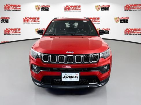 Used 2023 Jeep Compass Latitude w/ Sun and Sound Group AWD/4WD image 12
