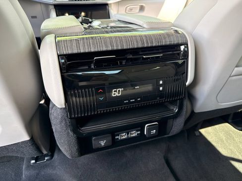 Used 2022 Jeep Wagoneer Series II w/ Premium Group I AWD/4WD image 45