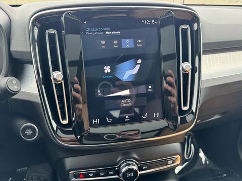 Used 2020 Volvo XC40 T5 Momentum w/ Protection Package Premier image 36