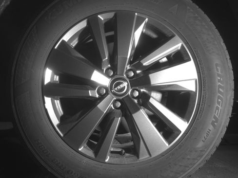 Used 2025 Nissan Pathfinder SV image 14