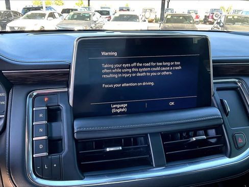 Used 2021 Chevrolet Tahoe Z71 w/ Luxury Package AWD/4WD image 25