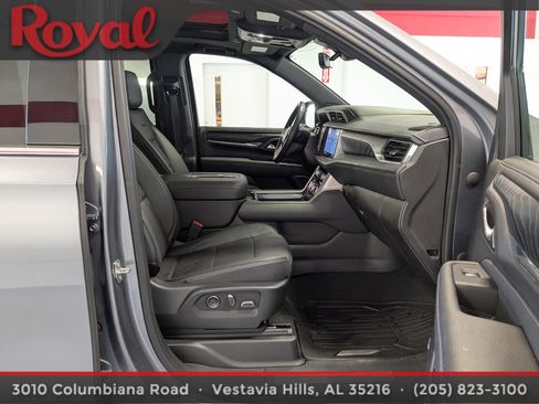 Used 2021 GMC Yukon XL Denali w/ Denali Premium Package RWD image 8