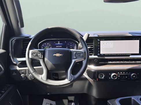 Used 2024 Chevrolet Silverado 1500 LT AWD/4WD image 18