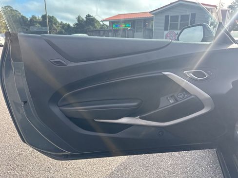 Used 2019 Chevrolet Camaro LT RWD image 7