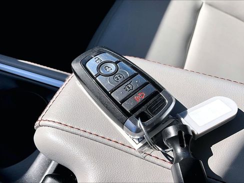 Used 2025 Ford Expedition Active AWD/4WD image 11