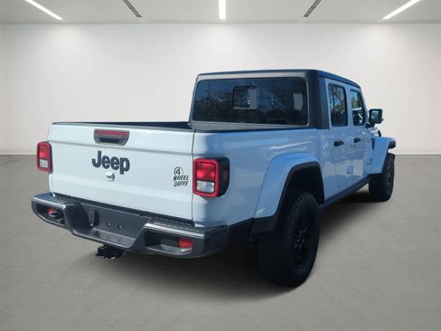 Used 2022 Jeep Gladiator Sport AWD/4WD image 6