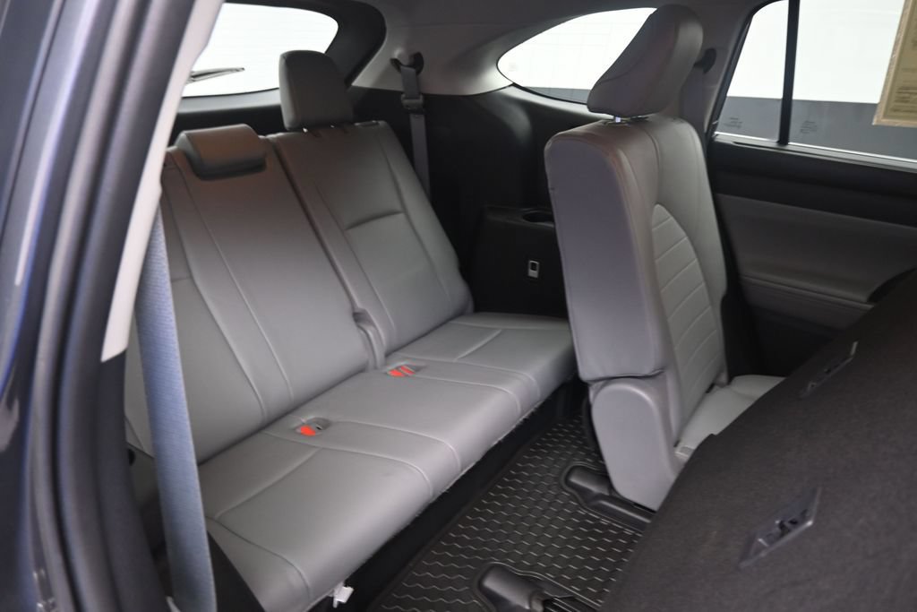 Used 2020 Toyota Highlander XLE FWD image 26