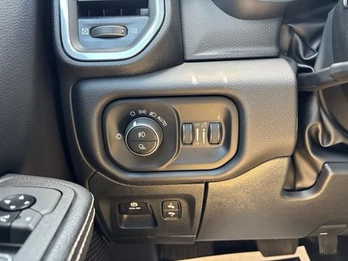 Used 2025 RAM 1500 Laramie AWD/4WD image 18