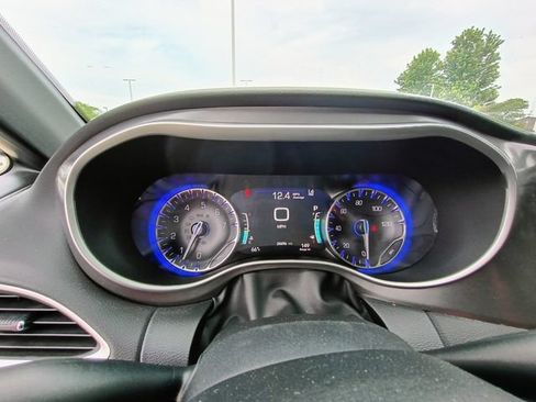 Used 2025 Chrysler Pacifica Select FWD image 24
