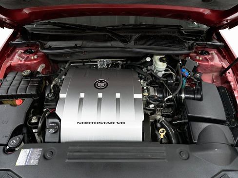 Used 2010 Cadillac DTS Luxury image 3