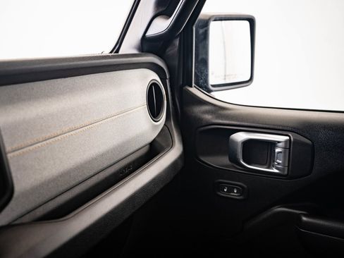 Used 2024 Jeep Wrangler Unlimited image 35