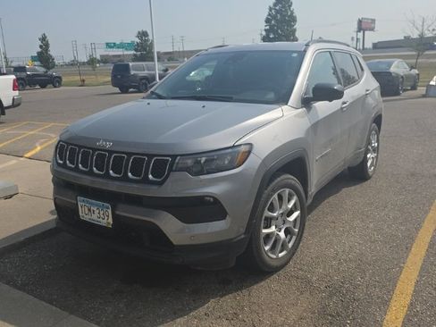 Used 2023 Jeep Compass Latitude AWD/4WD image 4