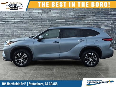 Used 2021 Toyota Highlander XLE image 2