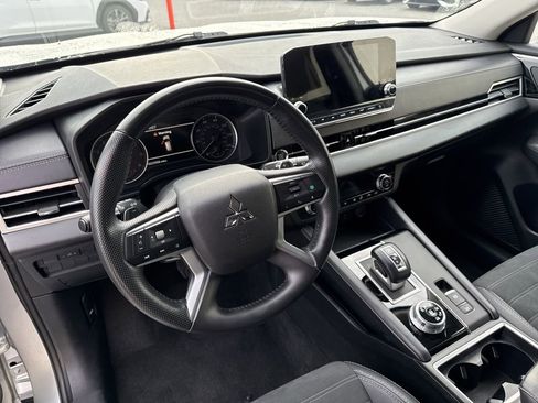 Used 2024 Mitsubishi Outlander SE Black Edition image 23