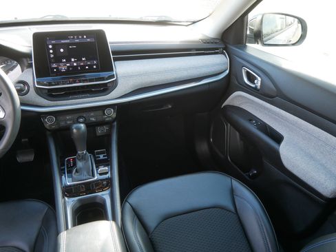 Used 2022 Jeep Compass Latitude image 11