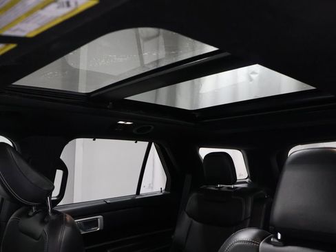 Used 2022 Ford Explorer ST w/ Equipment Group 401A image 10