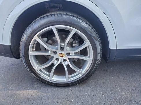 Used 2021 Porsche Cayenne AWD/4WD image 9