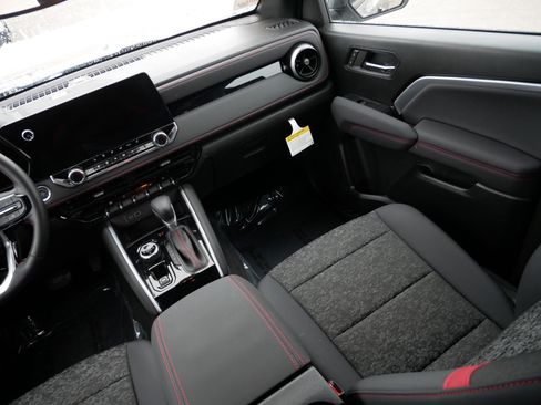 Used 2024 Chevrolet Colorado Z71 w/ Z71 Convenience Package 2 image 11