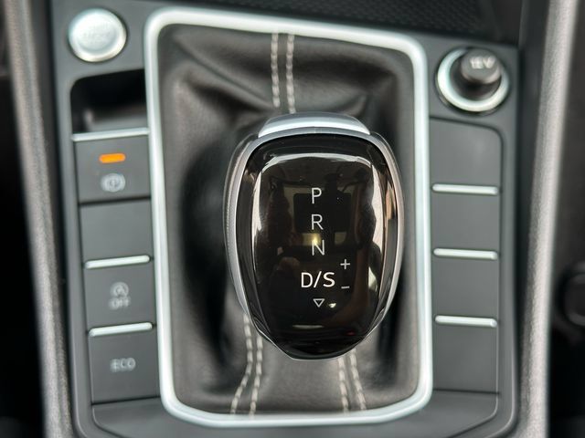 Used 2025 Volkswagen Jetta SE FWD image 22