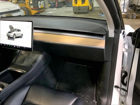 Used 2023 Tesla Model Y AWD image 18