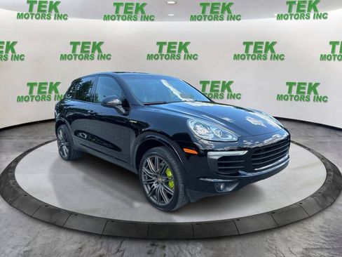 Used 2017 Porsche Cayenne S Platinum w/ Premium Package (PJW) AWD/4WD image 2