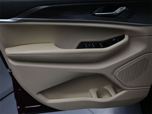 Used 2024 Jeep Grand Cherokee Limited w/ Luxury Tech Group II image 40